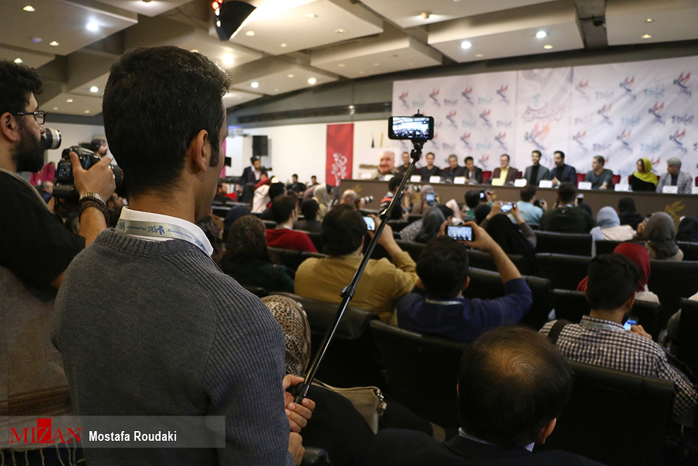 فیلمها و حاشیههای روز هشتم جشنواره فجر در سینمای رسانه (+عکس) فیلمها و حاشیههای روز هشتم جشنواره فجر در سینمای رسانه (+عکس)