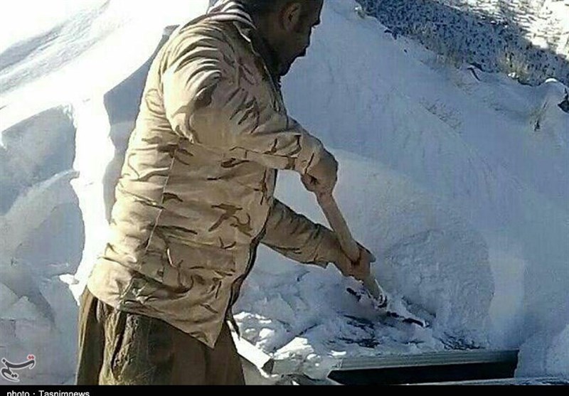 محاصره یک ماهه روستائیان الیگودرز در برف (+عکس) محاصره یک ماهه روستائیان الیگودرز در برف (+عکس)