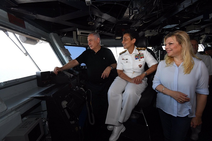 بازدید نتانیاهو و همسرش از ناو هواپیمابر آمریکا (+عکس)