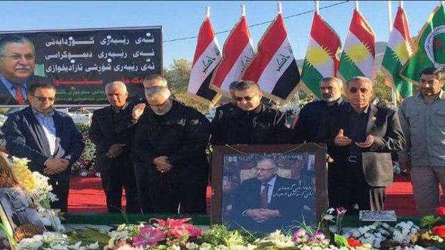 حضور سردار سیمانی بر سر مزار جلال طالبانی (+عکس) حضور سردار سیمانی بر سر مزار جلال طالبانی (+عکس)