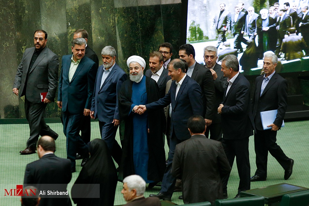 همراهان روحانی در مجلس چه کسانی بودند؟ (عکس)