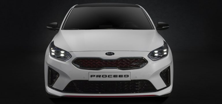 مقایسه پروسید کیا و شوتینگ&zwnj;بریک CLA بنز