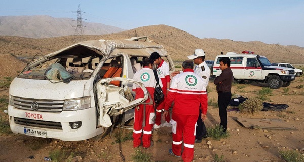 2 کشته و 12 مجروح در حادثه واژگونی خودروی ون در فارس (+عکس) 2 کشته و 12 مجروح در حادثه واژگونی خودروی ون در فارس (+عکس)