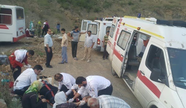 19 مصدوم در برخورد مینی بوس به کوه در سوادکوه مازندران (+عکس)