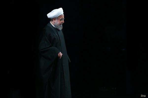 آقای روحانی! حواست هست، شمشیرهای از نیام بیرون آمده و شلاقها از کُنام کشیده شده آقای روحانی! حواست هست، شمشیرهای از نیام بیرون آمده و شلاقها از کُنام کشیده شده