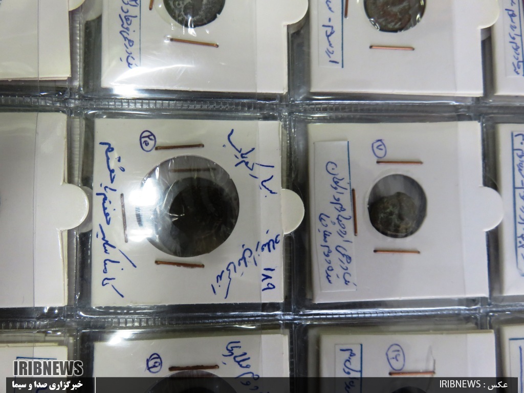 کشف سکه&zwnj;های تاریخی قاچاق در فرودگاه کیش (+عکس)/ یک زن دستگیر شد