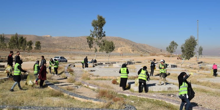 جمع&zwnj;آوری زباله&zwnj;های تجزیه&zwnj;ناپذیر از دریاچه مهارلو