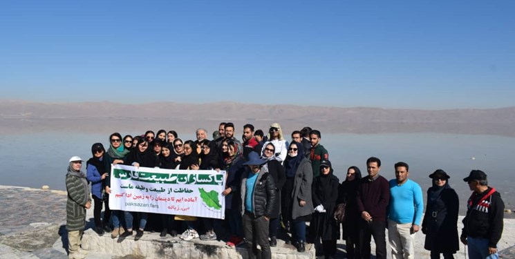 جمع&zwnj;آوری زباله&zwnj;های تجزیه&zwnj;ناپذیر از دریاچه مهارلو