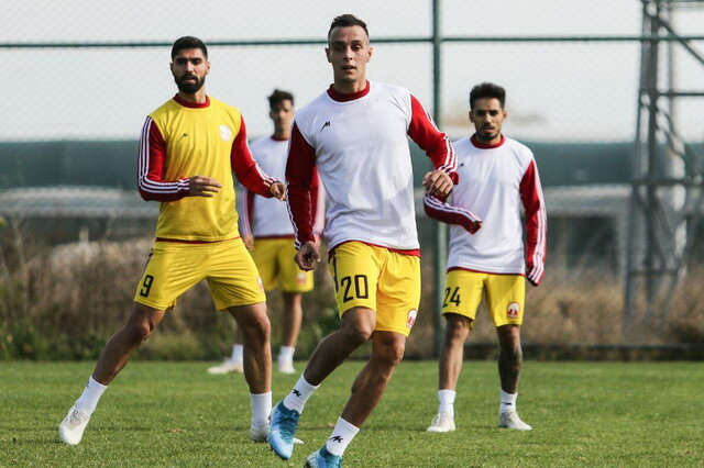 مهاجم الجزایری در تمرینات تراکتور در ترکیه مهاجم الجزایری