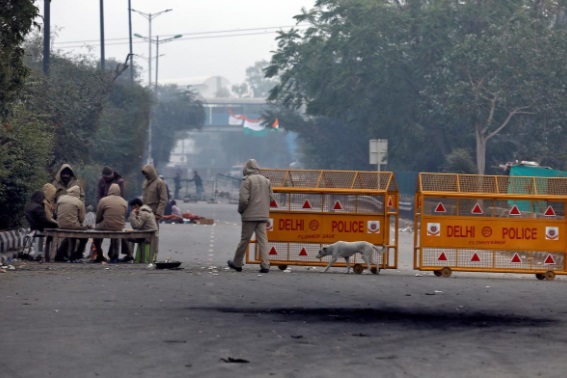 اعتراض صلحآمیز گروهی از معترضان هند/ آنها در خیابان بریانی میخورند و سکوی سخنرانی دارند (+عکس) اعتراضات صلح آمیز در خیابان های هند