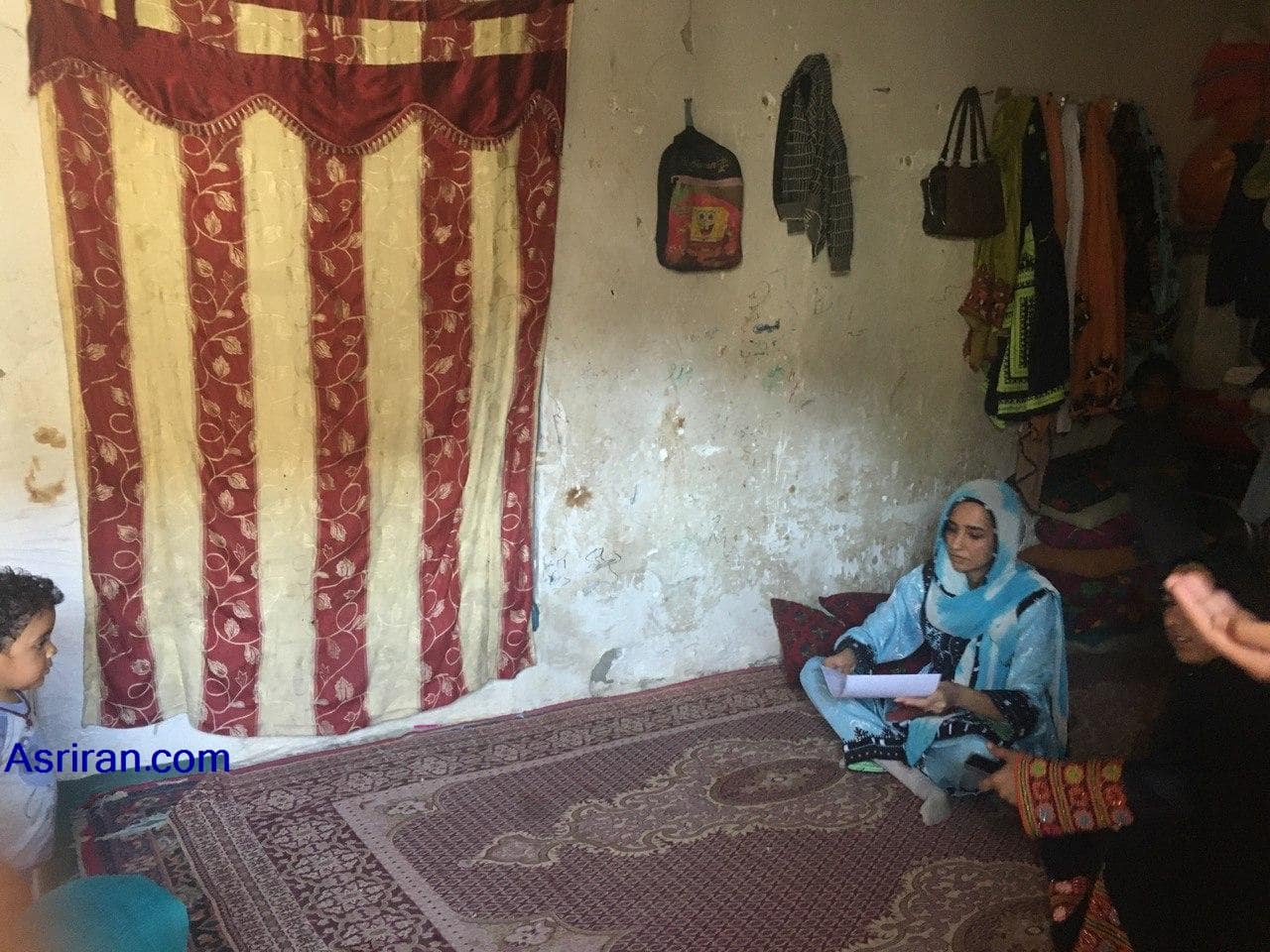 ماهعسل با بستههای غذایی سیلزدگان بروی تراکتور/برای بعضی مسئولان روزهای عادی و بحرانی تفاوتی نمیکند نوعروس امدادگر