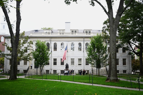 ممنوعیت اعضای دانشگاه هاروارد برای سفر به ایران و ایتالیا