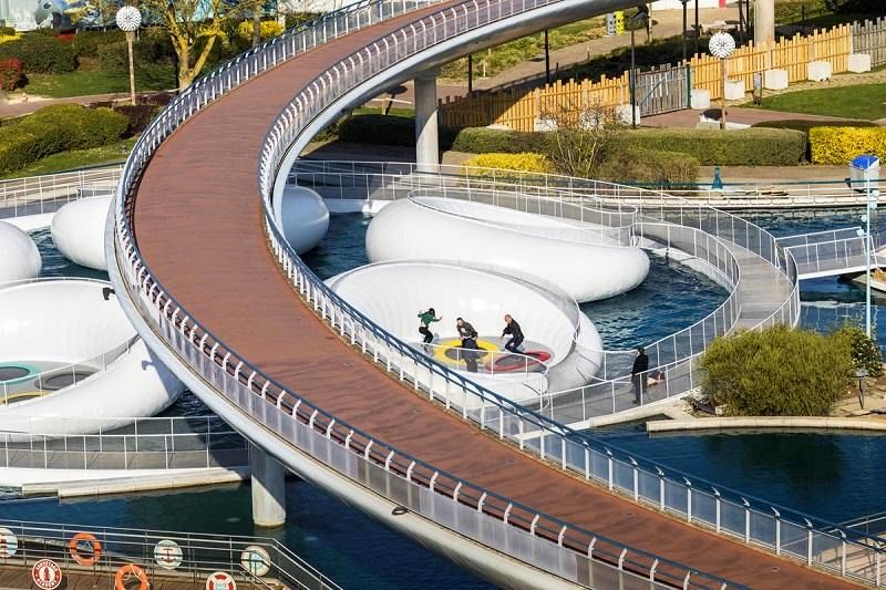 زمین بازی شناور