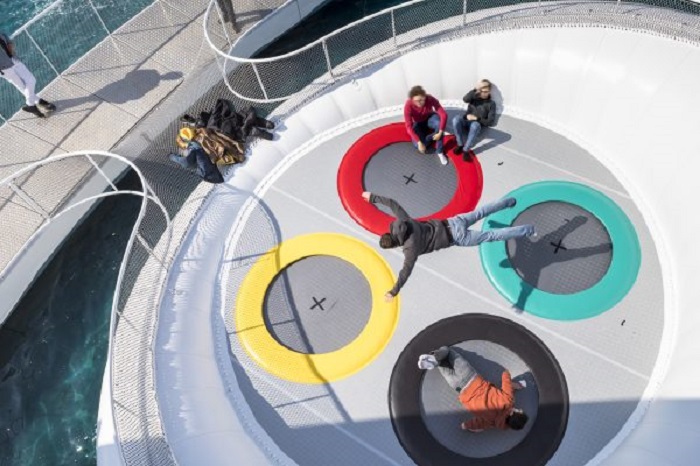 زمین بازی شناور