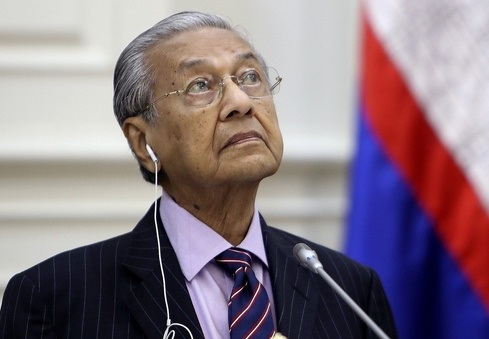 نخست&zwnj;وزیر مالزی استعفا داد