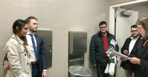 عروسی داخل توالت زنانه