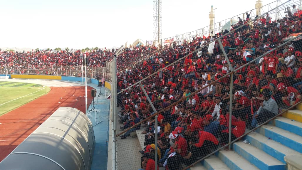 درگیری هواداران پرسپولیس و پارس جنوبی جم درگیری هواداران پرسپولیس و پارس جنوبی جم