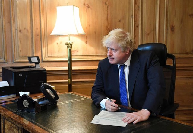 کناره گیری 3 وزیر انگلیس، با نخست وزیری جانسون