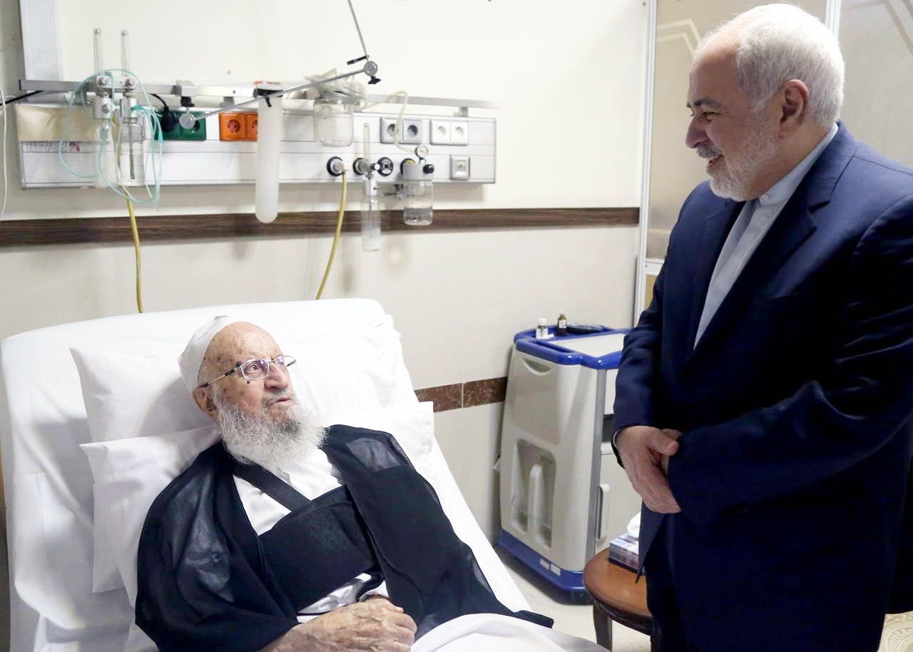 عیادت ظریف از آیت&zwnj;الله مکارم شیرازی (عکس)