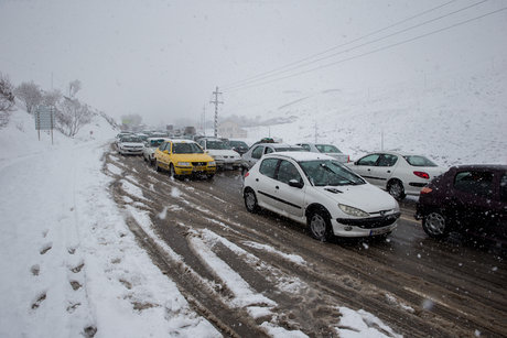 بارش برف و لغزندگی در جاده هراز