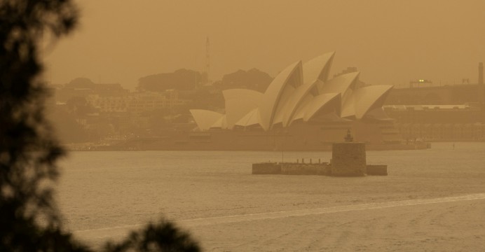 بحران سلامت در سیدنی/ دلیل: دود ناشی از آتشسوزی جنگلها سیدنی غرق دود