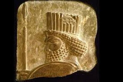 سرباز هخامنشی به برج میلاد می&zwnj;رود