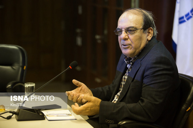 عباس عبدی: مجبوریم پراید بخریم و در انتخابات شرکت کنیم