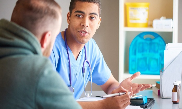 باد شکم خون&zwnj;آلود؛ از دلایل تا پیشگیری