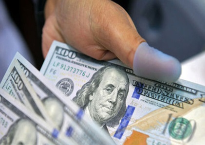 دلار ۱۵۰ تومان گران شد/ یورو در آستانه ۱۷ هزار تومان