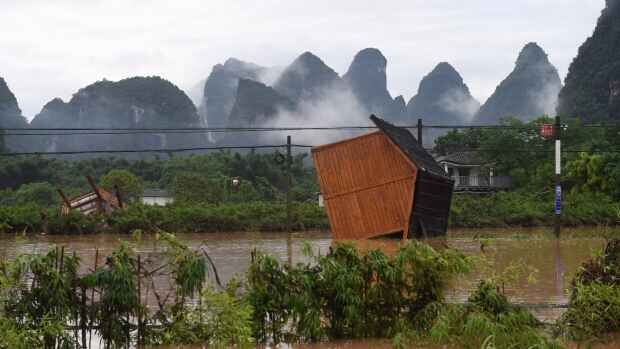 سیل در چین ده ها کشته و صدها هزار بیخانمان برجا گذاشت سیل در چین