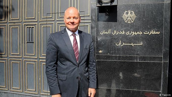 سفیر آلمان با نیسان آبی از ایران رفت (+عکس)