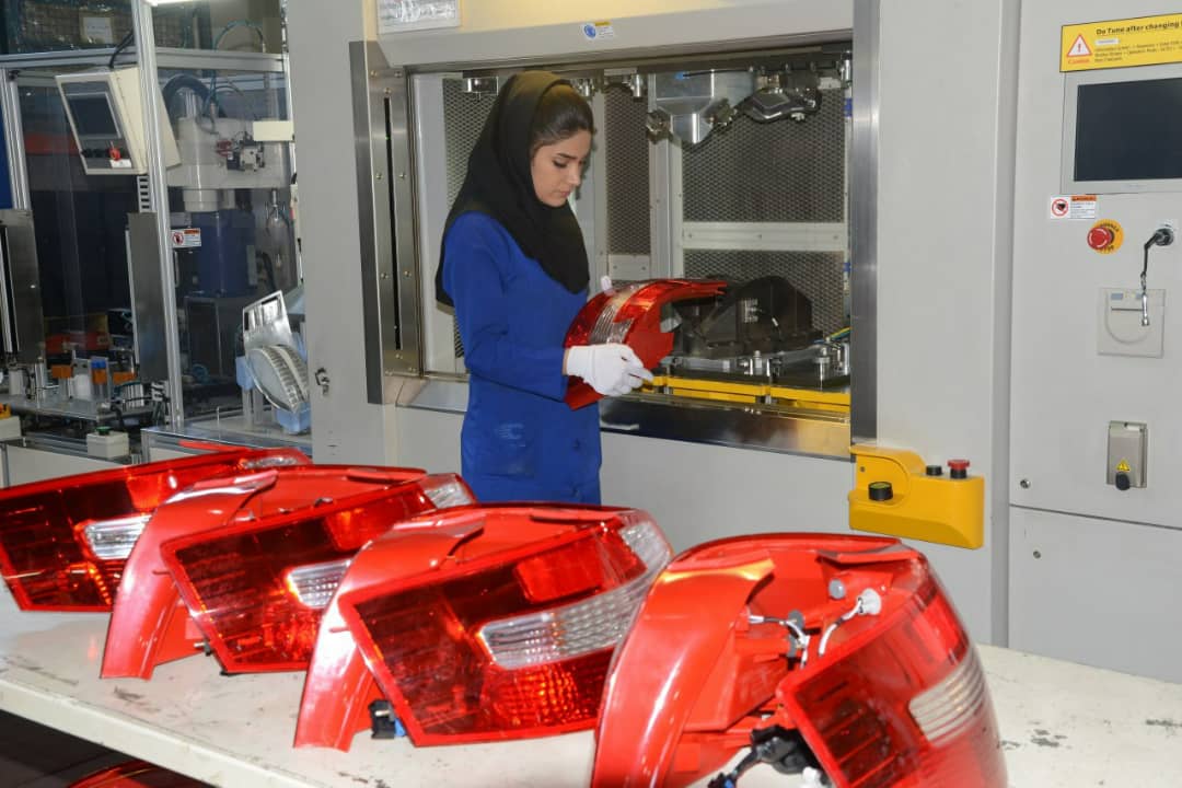 کروز تولید کننده 85 درصد از چراغ های مورد نیاز خودروسازان است کروز تولید کننده 85 درصد از چراغ های مورد نیاز خودروسازان است