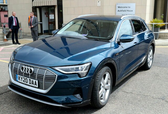 آئودی آزاردهندهترین دغدغه خرید یک خودروی برقی را برطرف میکند آئودی