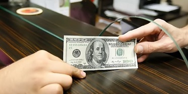 دلار ۳۵۰ تومان گران&zwnj;تر شد/ یورو در آستانه ۳۲ هزار تومان