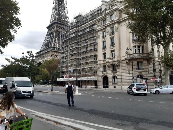 تخلیه برج ایفل به دلیل تهدید به بمبگذاری تخلیه برج ایفل به دلیل تهدید به بمبگذاری