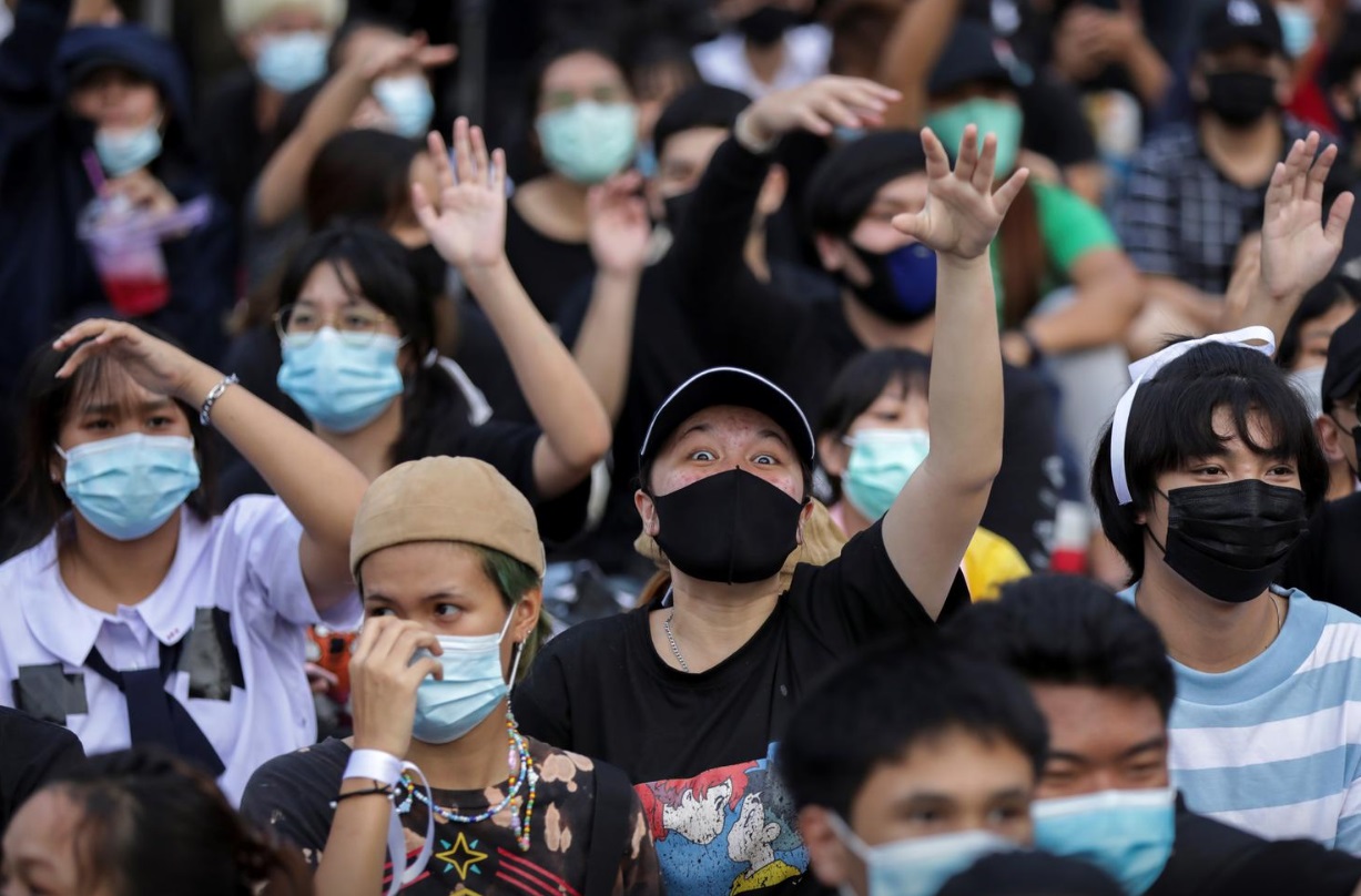 زبان جدید تظاهرات تایلند: اشتاه دستها اشارات دست زبان جدید اعتراض در تایلند