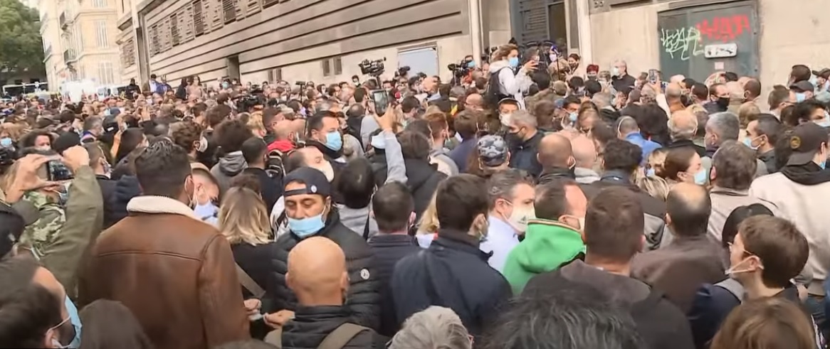 اعتراض به تعطیلی رستورانها در فرانسه