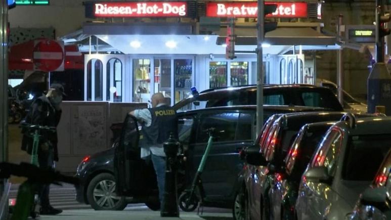 حمله مسلحانه در ۶ نقطه وین اتریش/ ۲ کشته و ۱۵ مجروح حمله مسلحانه در ۶ نقطه وین اتریش/ ۲ کشته و ۱۵ مجروح