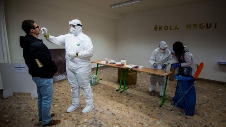 اسلواکی در اقدامی منحصر به فرد در جهان از کل جمعیت خود آزمایش کرونا می&zwnj;گیرد