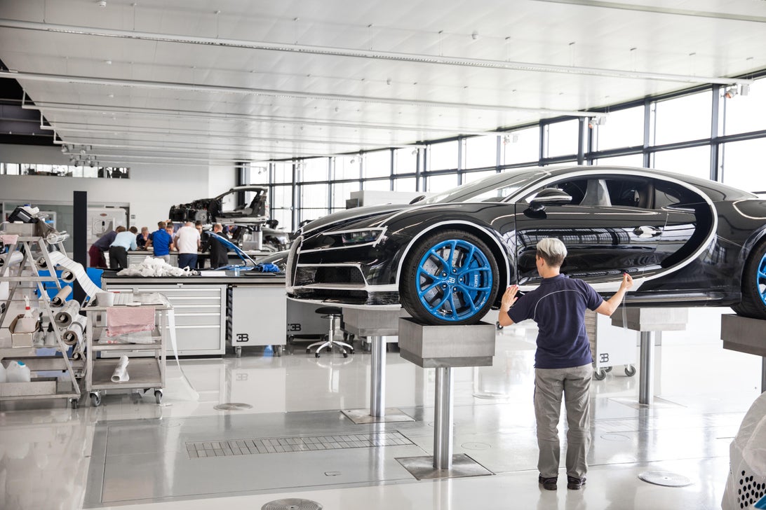 بوگاتی شیرون چگونه تولید می شود؛ ترکیب هنر و مهندسی در یک 