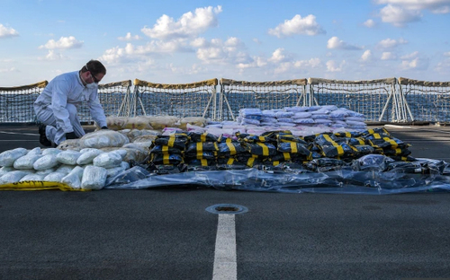 آمریکا: یک کشتی از ایران به سمت حوثی های یمن را توقیف کردیم