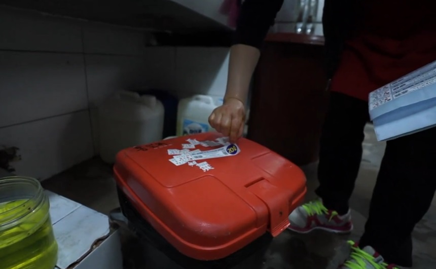 برچسب پرداخت برای زباله غذایی د ر یک رستوران کره