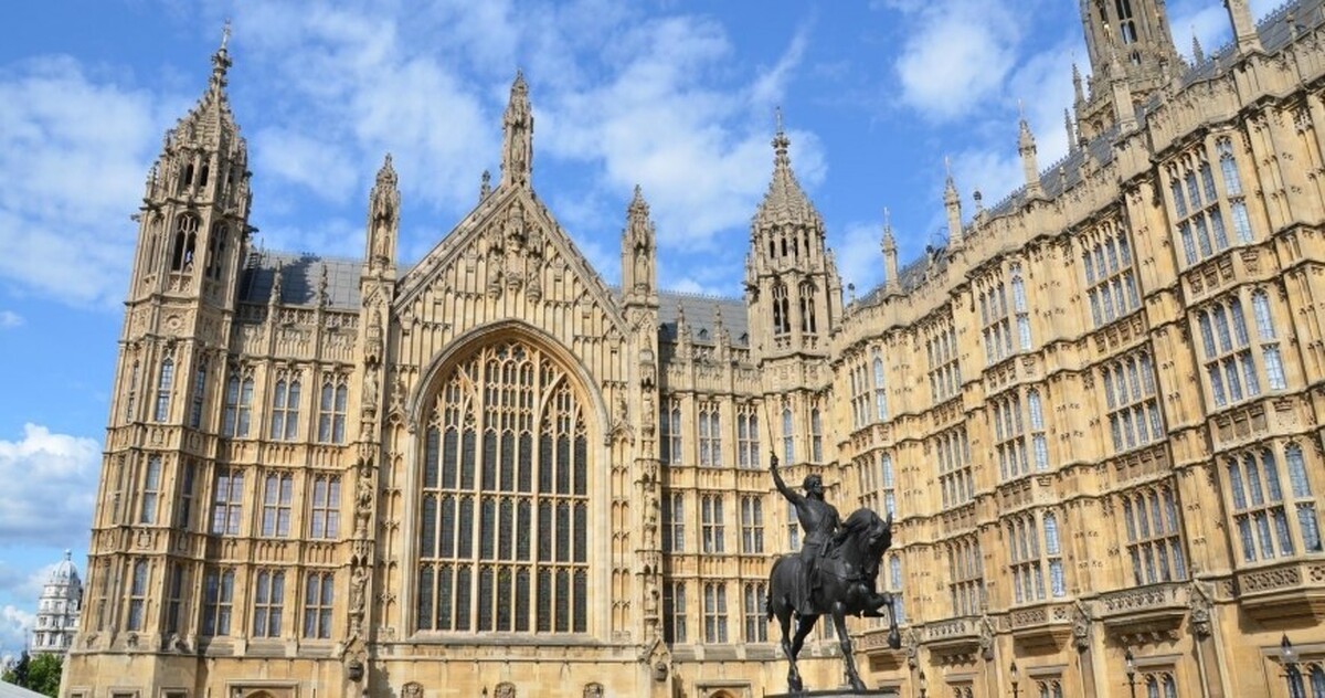 «نظام پارلمانی» و «جمهوری پارلمانی» یعنی چه؟
