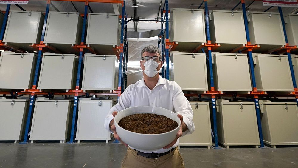 تبدیل جسد انسان به کود به جای خاکسپاری/ تولید کمپوست انسانی در نیویورک قانونی شد