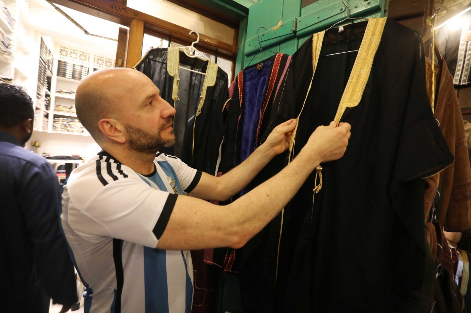 تبلیغ جهانی مسی برای عبای عربی