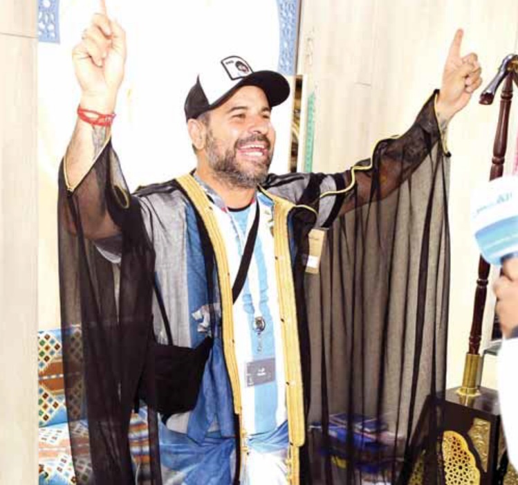 تبلیغ جهانی مسی برای عبای عربی