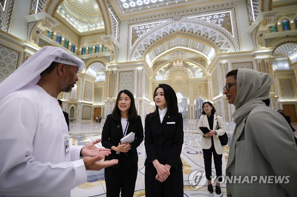 سفر رئیس جمهوری کره جنوبی و همسرش به امارات (عکس)