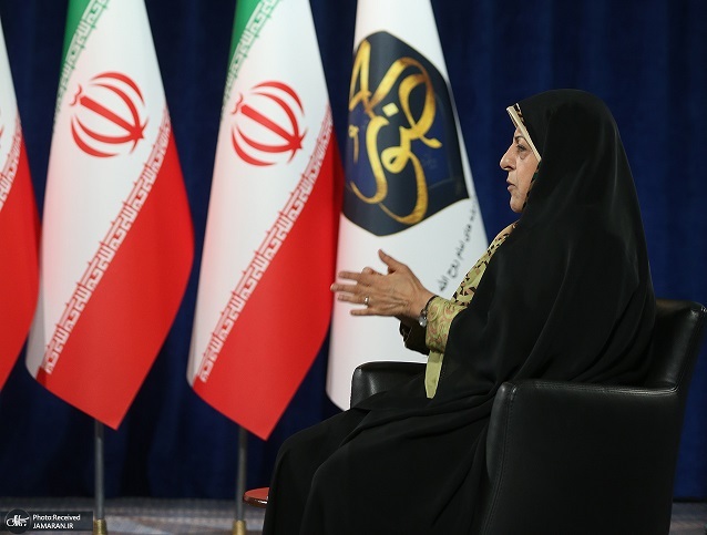 معصومه ابتکار: امام از ابتدا با نگاه‌های سخت‌گیرانه به حجاب درگیر بودند/ چون باورمان شده کسی هستیم، خطا می‌کنیم و عذرخواهی نمی‌کنیم/ اتفاقات ماه‌های اخیر، انباشت سال‌های طولانی اعتراضات زنان بود/ راهی جز اصلاحات مبنایی نداریم