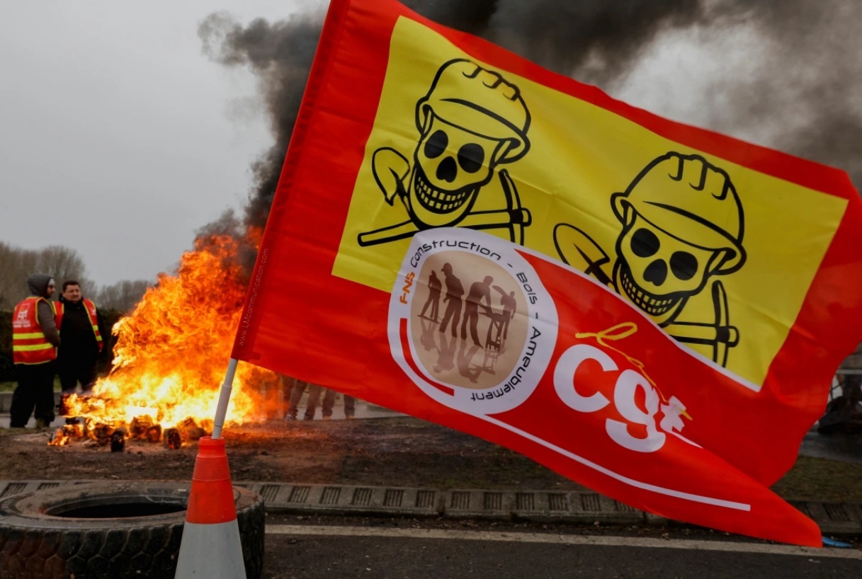 تظاهرات و اعتصاب بزرگ در فرانسه / اختلال در پروازها، مترو، قطارها و اتوبوس ها / بیش از یک میلیون معترض در خیابان / پیوستن معلمان، کارمندان و کارگران به اعتصاب