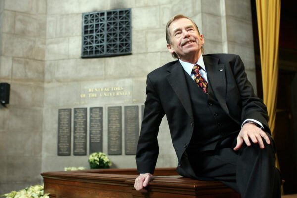 واتسلاف هاول در قدرت بی‌قدرتان چه می‌گوید؟